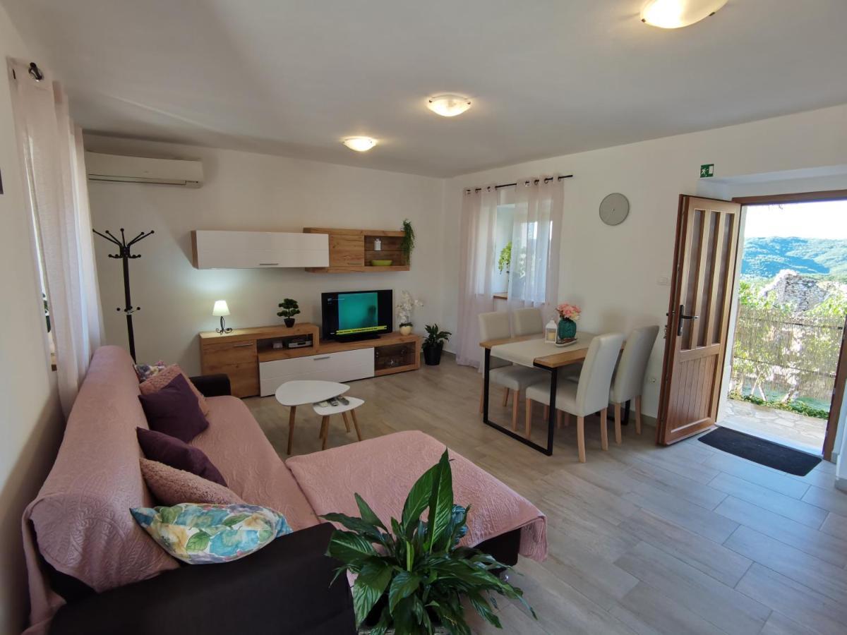 Jasmina Apartment Hum Exteriör bild